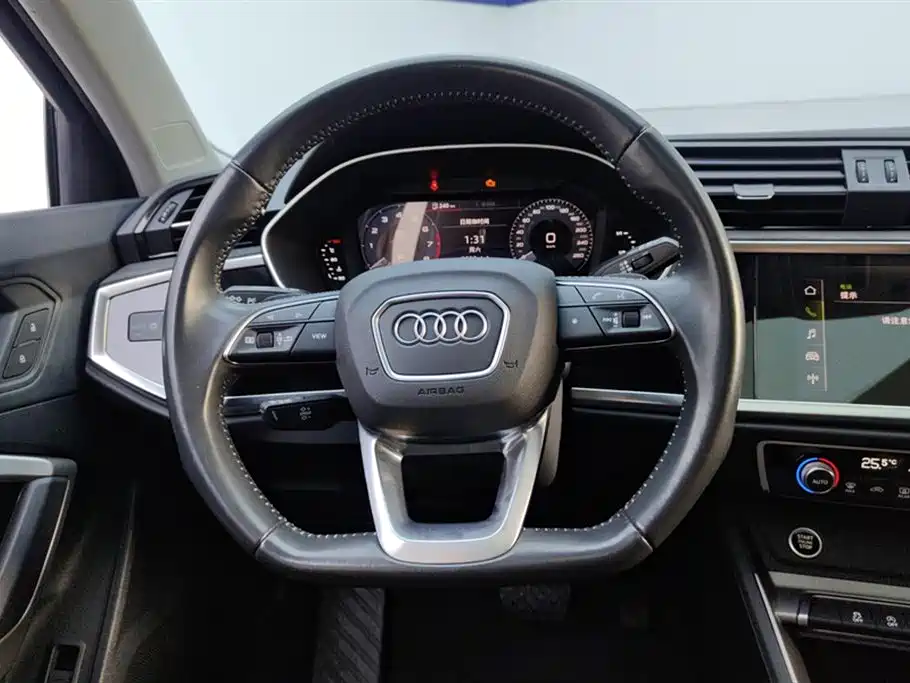 Audi Q3 2021 — фото 15