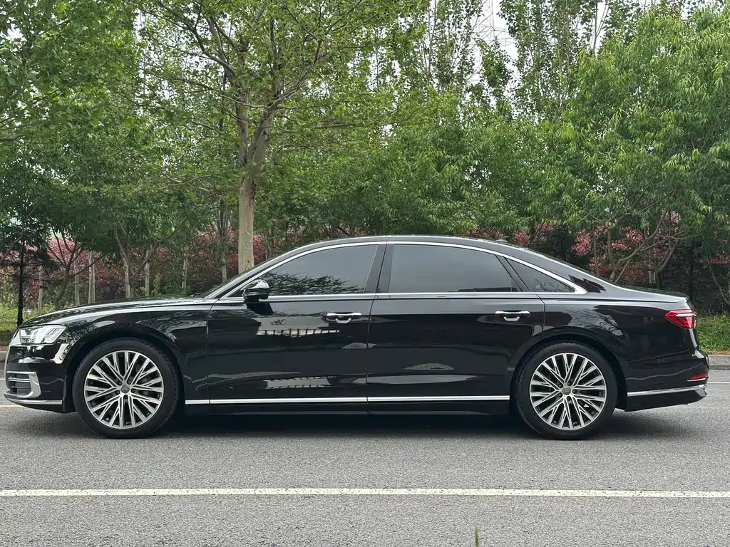 Audi A8 2019 — фото 6