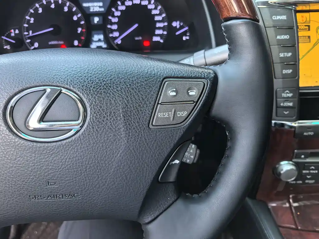 Lexus LS 2010 — фото 17