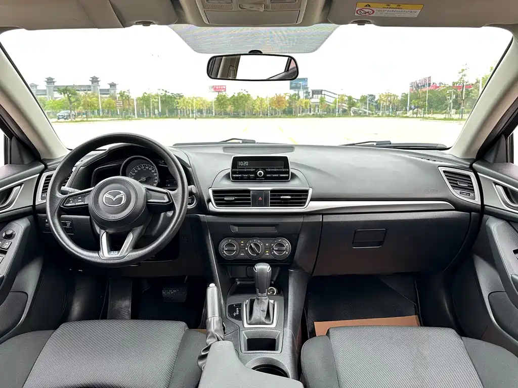 Mazda 3 Axela 2019 — фото 5