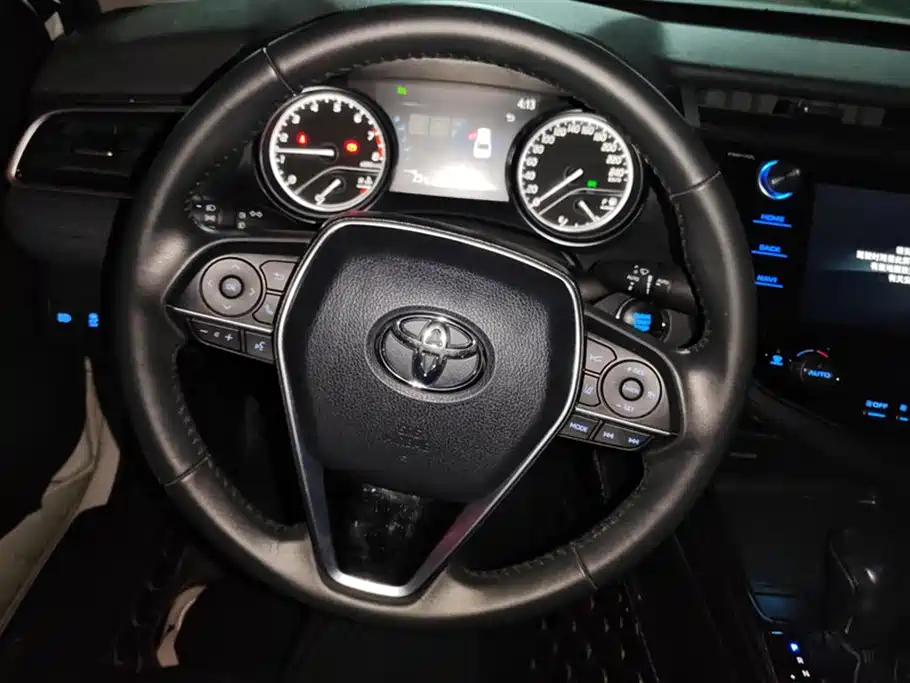 Toyota Camry 2020 — фото 15