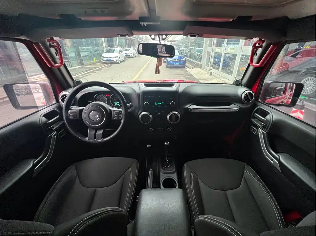 Jeep Wrangler 2014 — фото 12