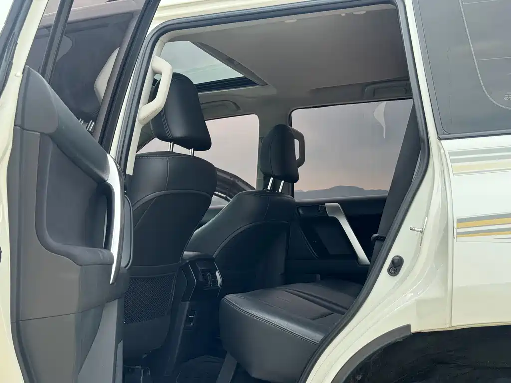 Toyota Prado 2017 — фото 15