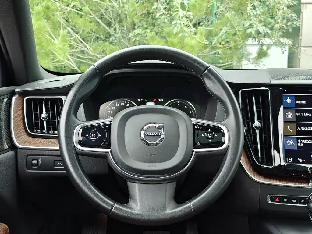 Volvo XC60 2021 — фото 15