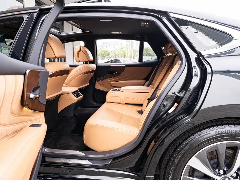 Lexus LS 2022 — фото 10