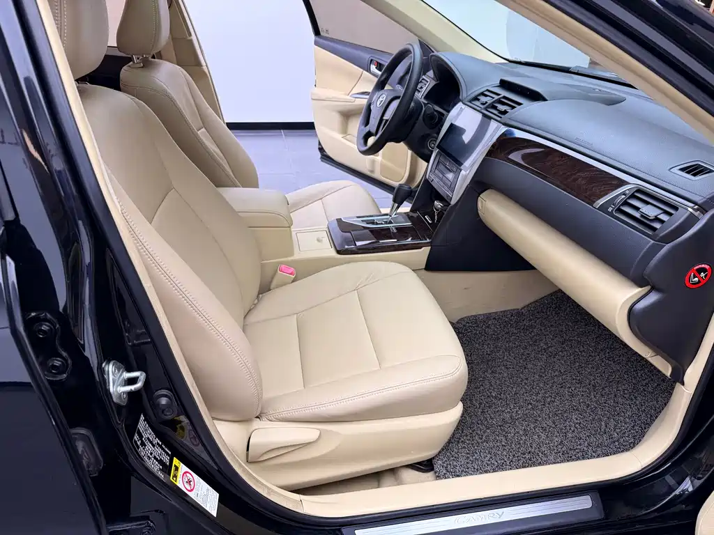 Toyota Camry 2015 — фото 16