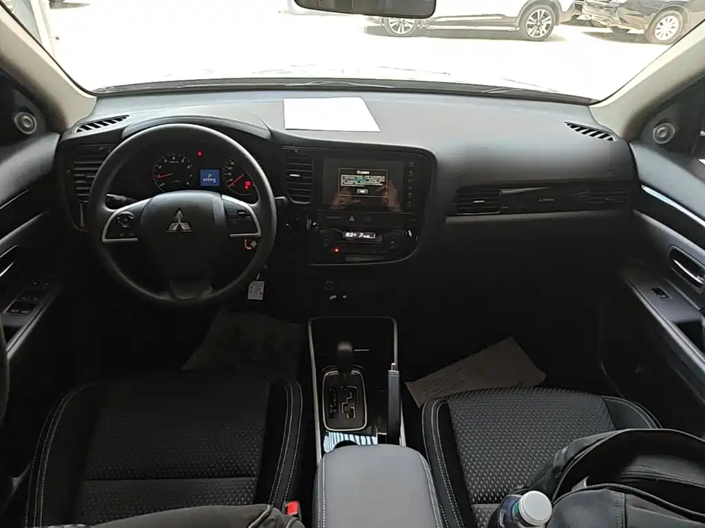 Mitsubishi Outlander 2021 — фото 10