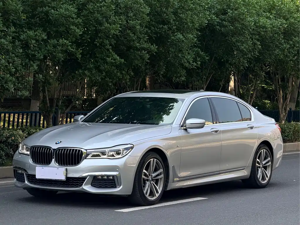 BMW 7 Series 2017 — фото 1