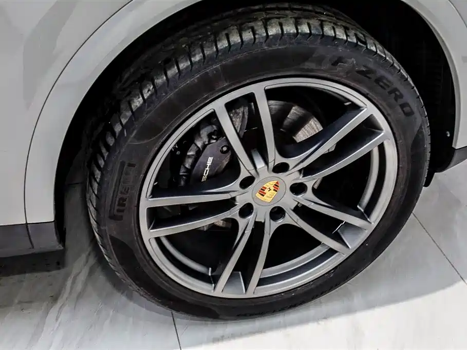 Porsche Cayenne 2021 — фото 34