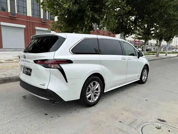 Toyota Sienna 2024