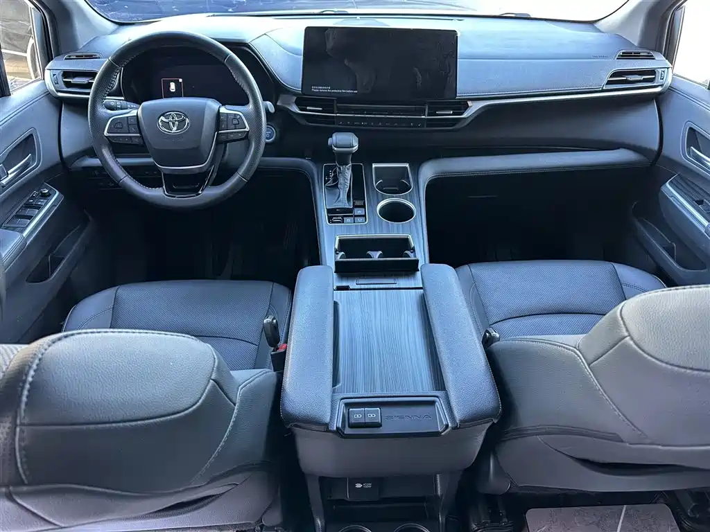 Toyota Sienna 2024 — фото 13