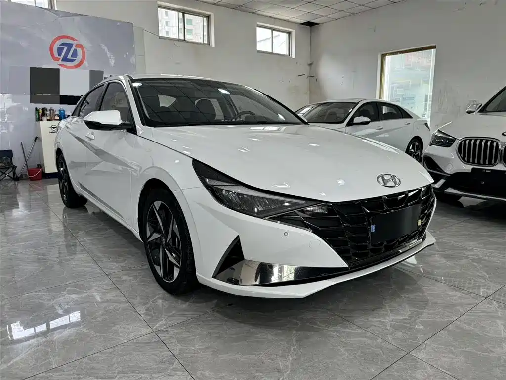 Hyundai Elantra 2022