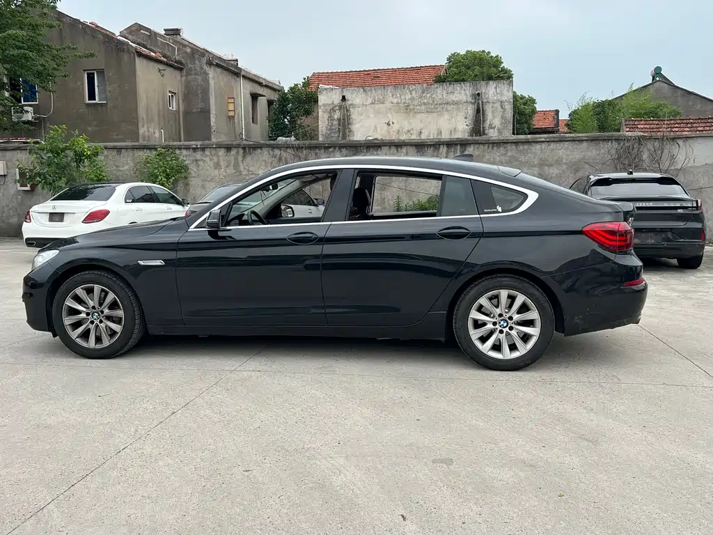 BMW 5 Series GT 2014 — фото 13
