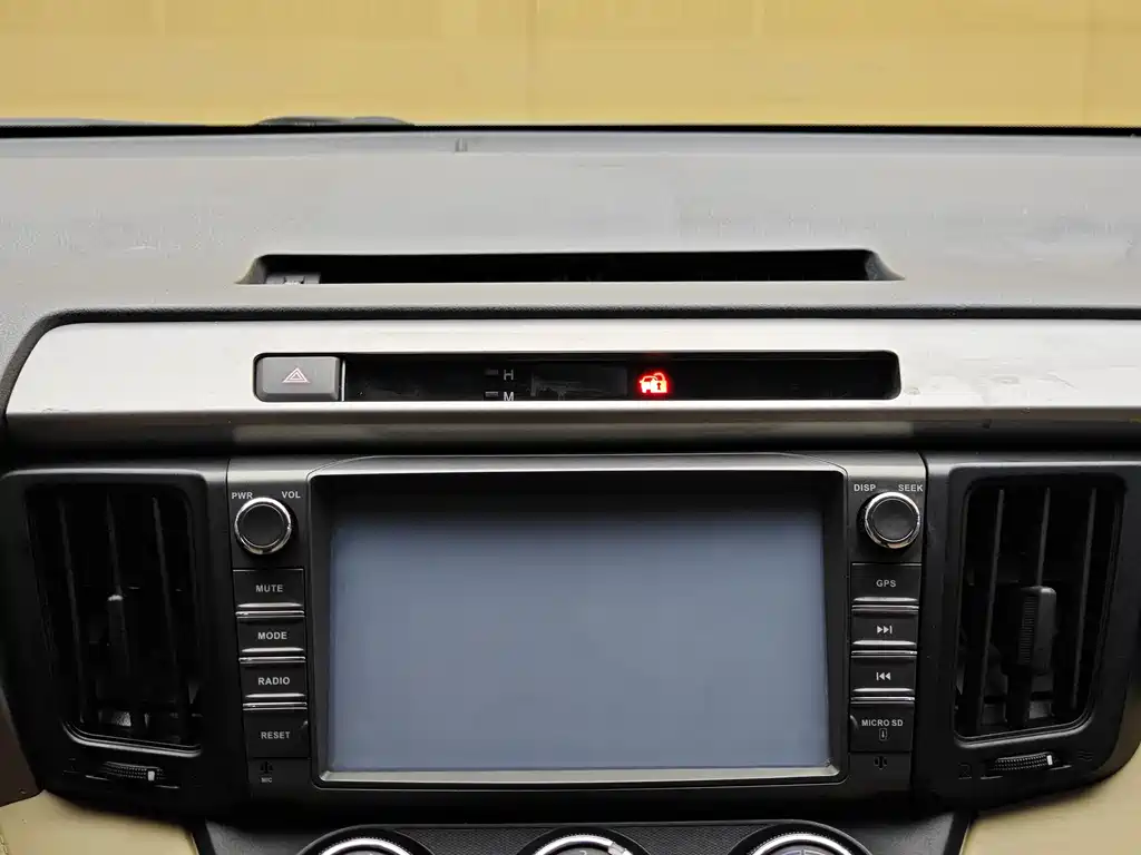 Toyota RAV4 2017 — фото 15