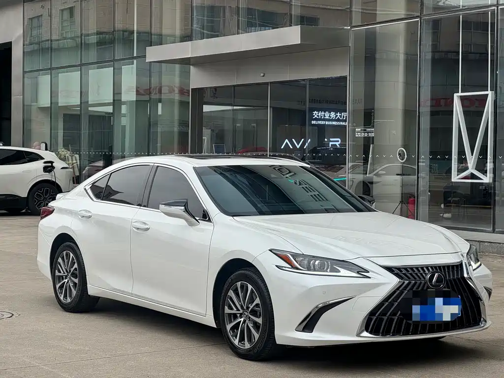 Lexus ES 2024 — фото 1