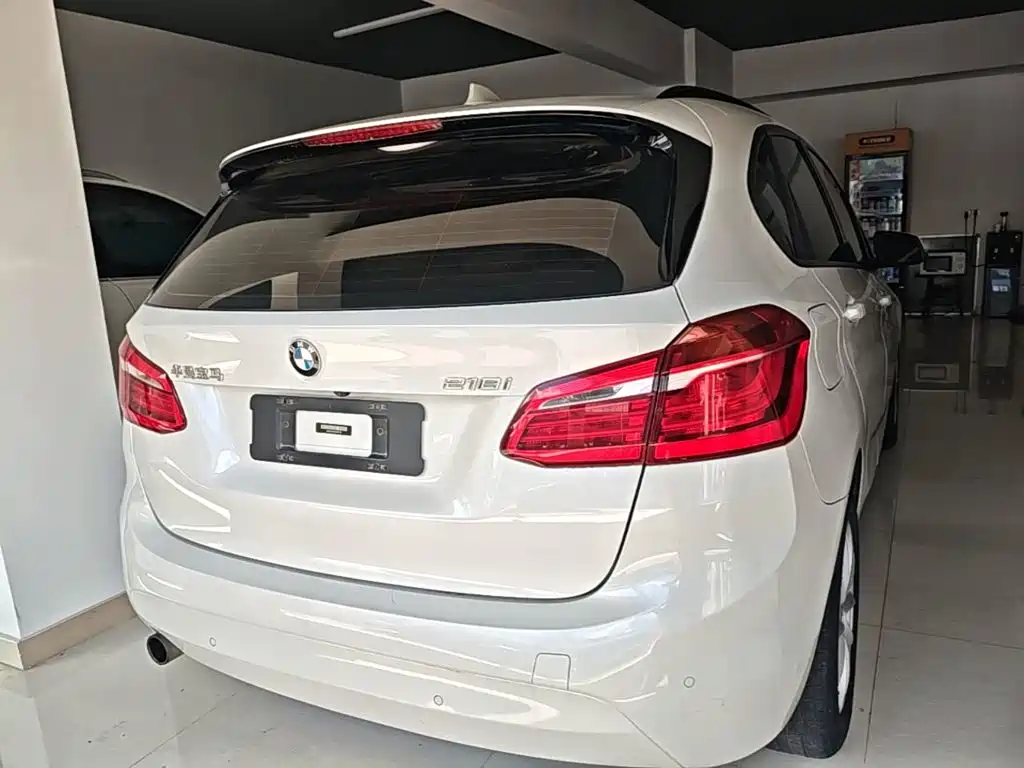 BMW 2 Series Station Wagon 2017 — фото 6