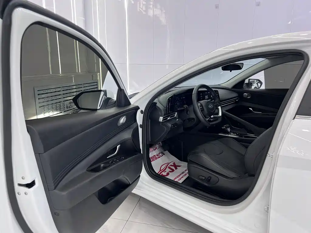 Hyundai Elantra 2023