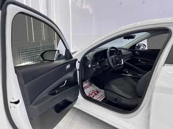 Hyundai Elantra 2023