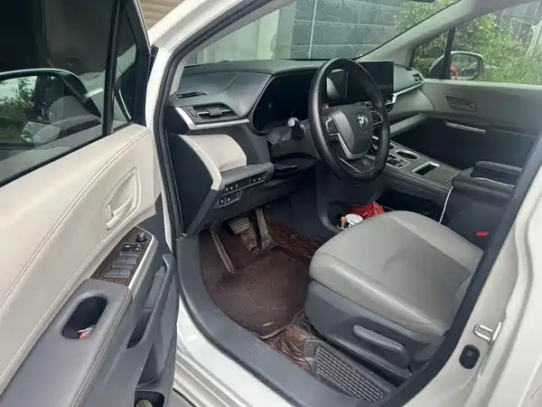 Toyota Granvia 2024