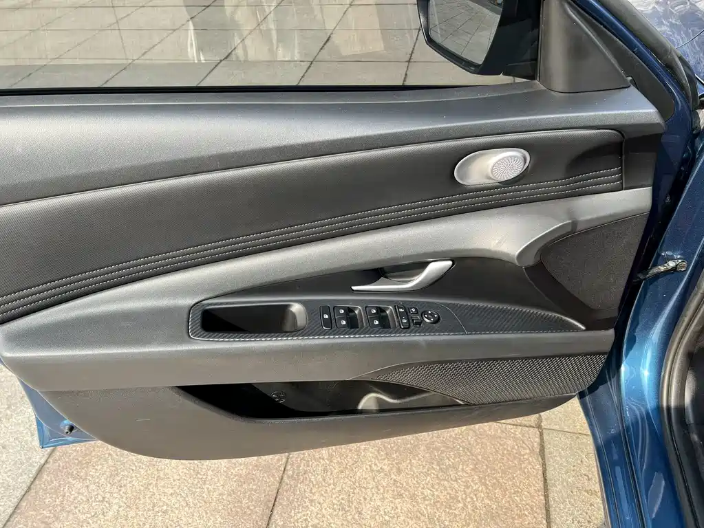 Hyundai Elantra 2022 — фото 17