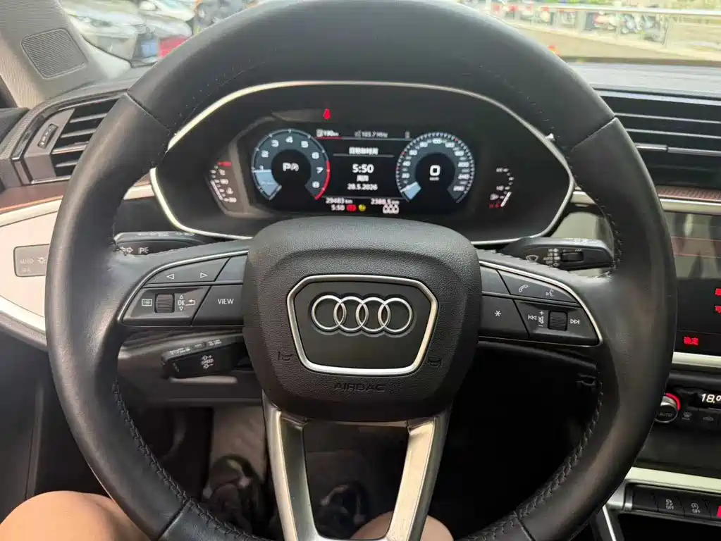 Audi Q3 2021 — фото 10