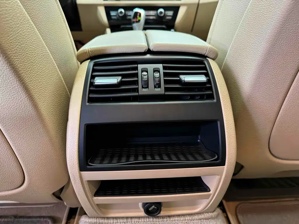 BMW 5 Series 2015 — фото 13