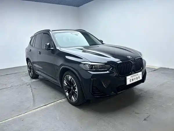 BMW iX3 2025