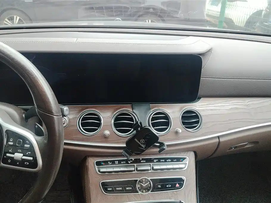 Mercedes-Benz E-Class 2020 — фото 13