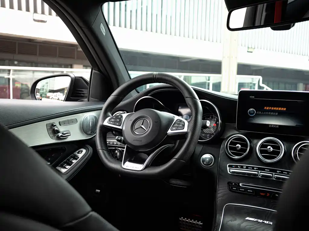 Mercedes-Benz GLC AMG 2018 — фото 17