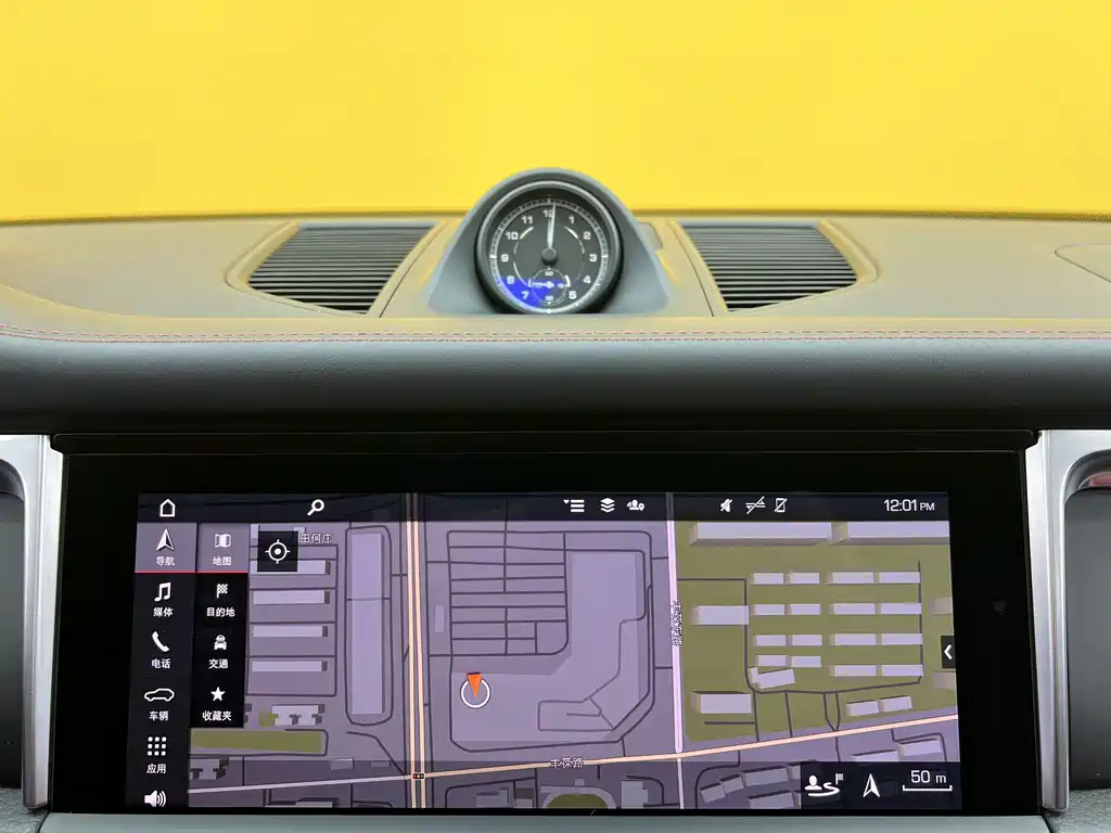 Porsche Macan 2023 — фото 17