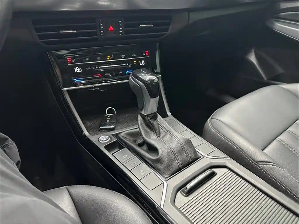 Volkswagen Passat 2023 — фото 16