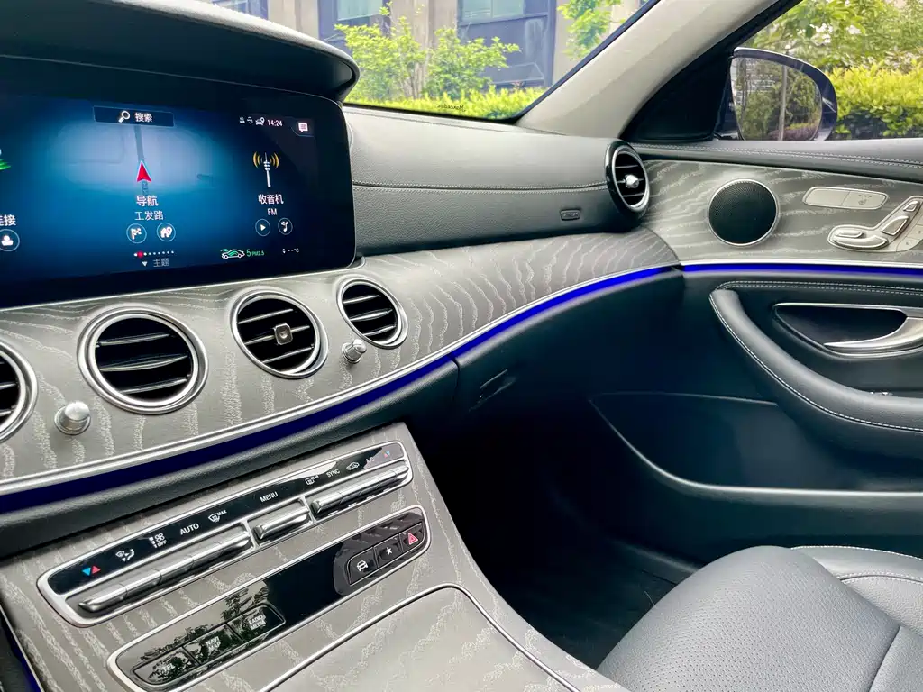 Mercedes-Benz E-Class 2023 — фото 18