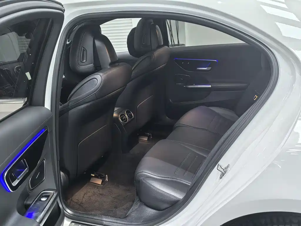 Mercedes-Benz C-Class 2024 — фото 13