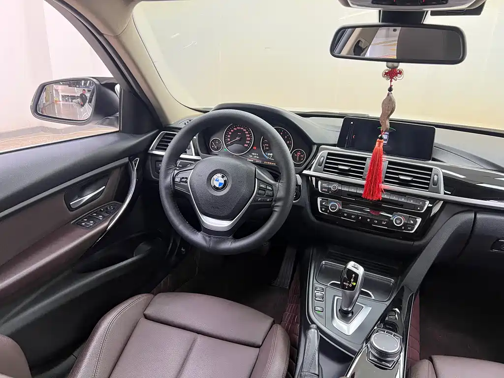 BMW 3 Series 2019 — фото 22