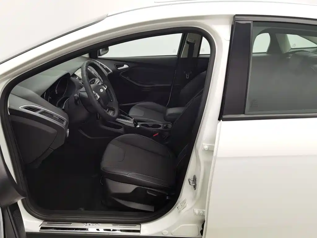Ford Focus 2015 — фото 10