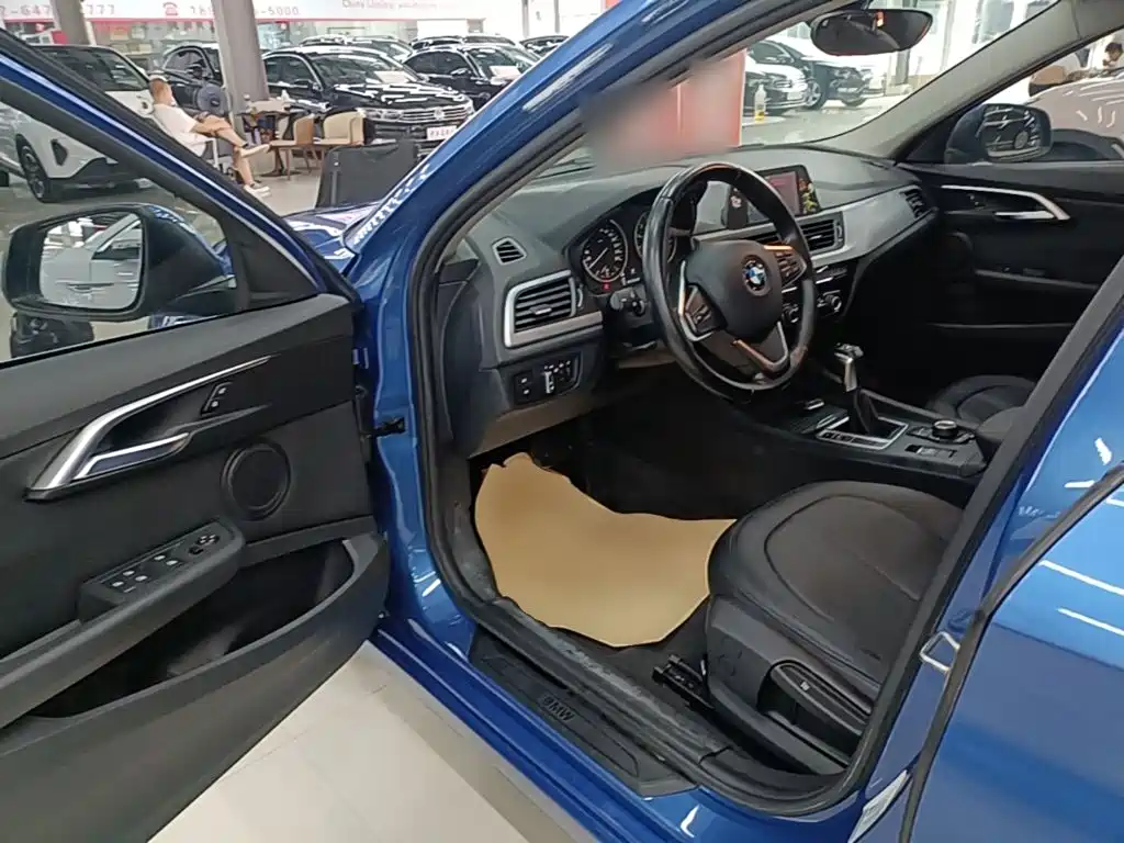 BMW 1 Series 2017 — фото 16
