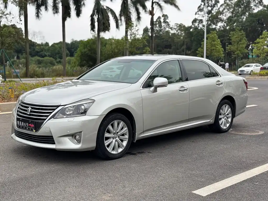Toyota Crown 2013 — фото 1