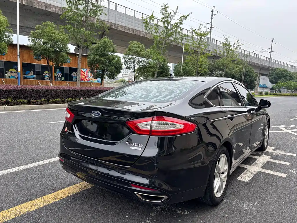 Ford Mondeo 2015 — фото 9