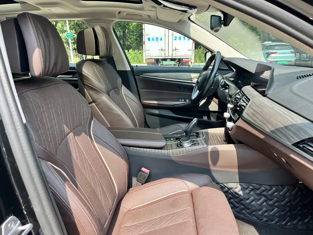 BMW 5 Series New Energy 2019 — фото 17