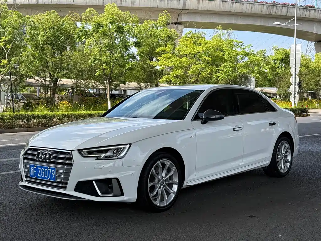 Audi A4L 2019 — фото 1