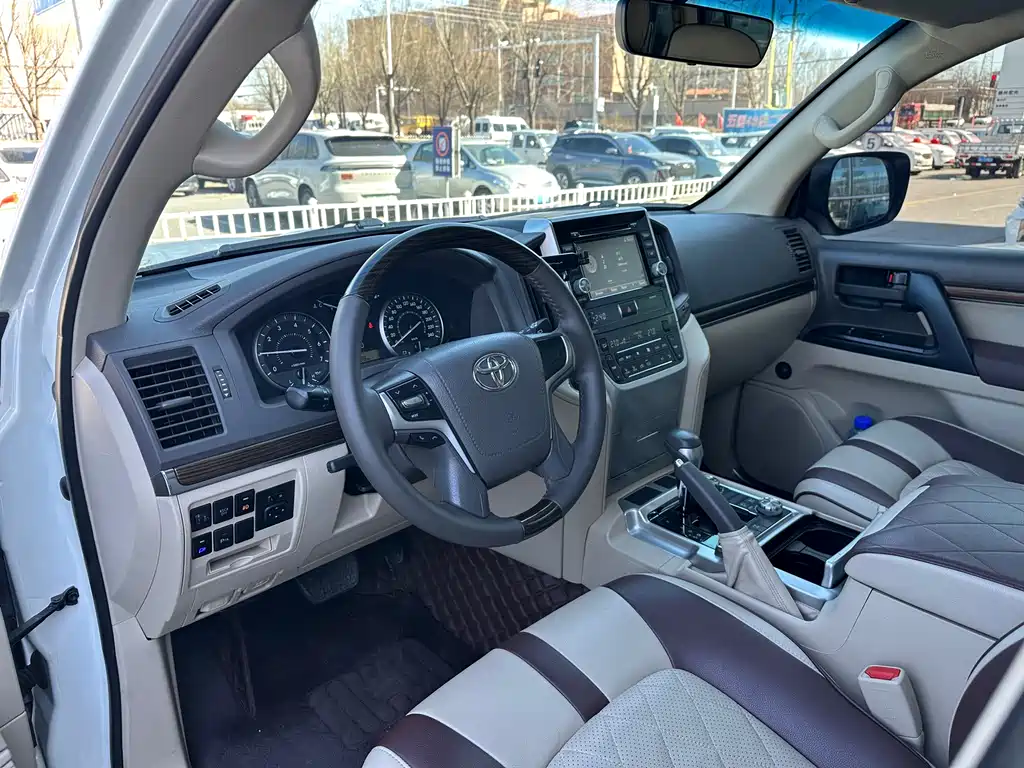 Toyota Land Cruiser 2019 — фото 11