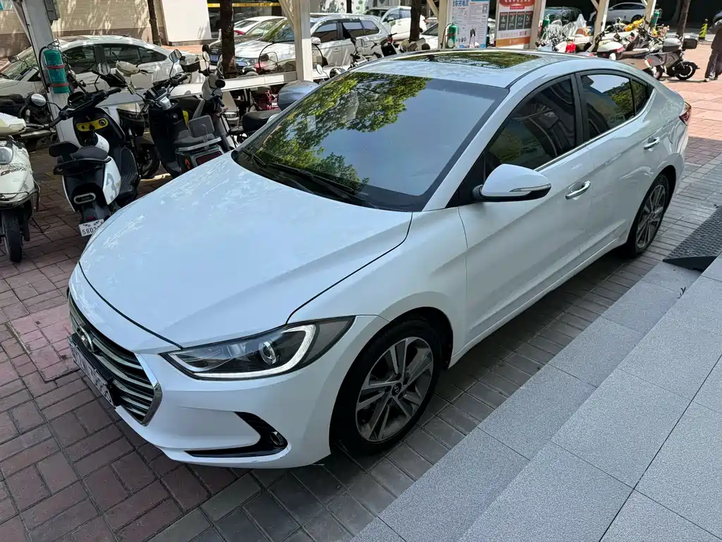 Hyundai Elantra 2018 — фото 2