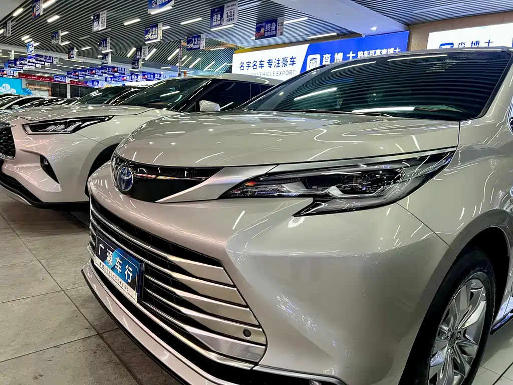 Toyota Sienna 2022 — фото 6
