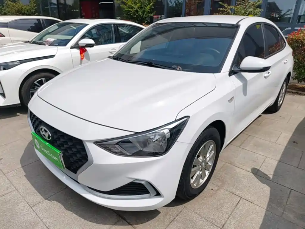 Hyundai Elantra 2023 — фото 2