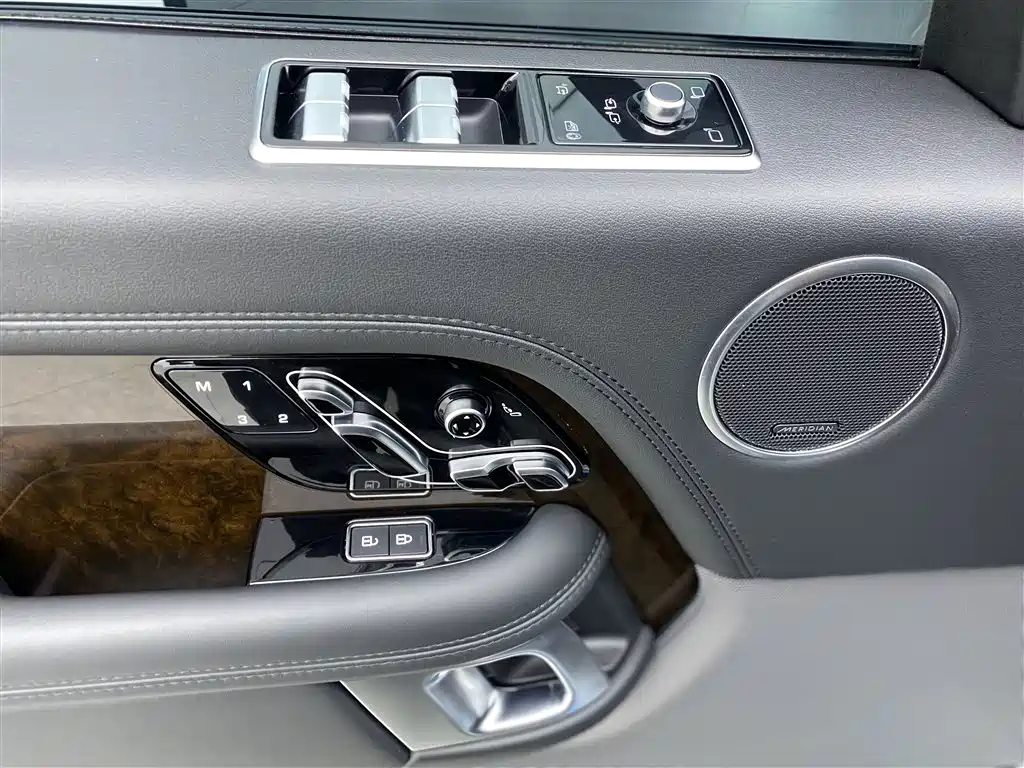 Land Rover Range Rover 2022 — фото 21
