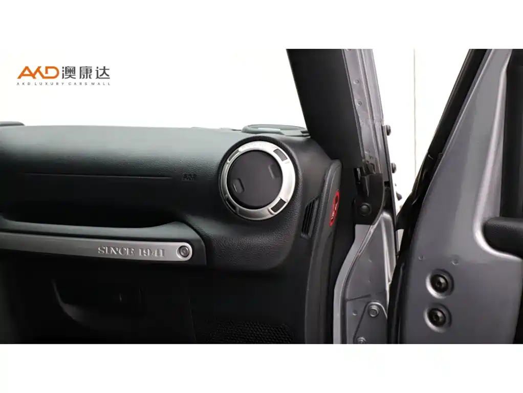 Jeep Wrangler 2018 — фото 9