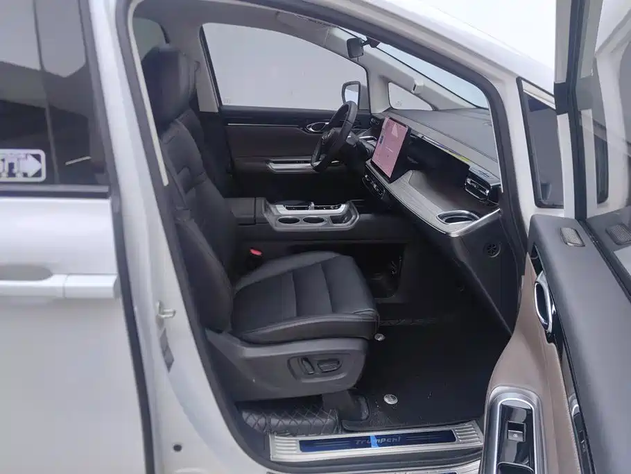 GAC Trumpchi E8 PHEV 2024 — фото 8