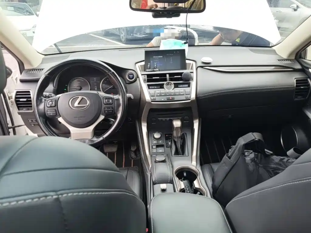 Lexus NX 2016 — фото 16