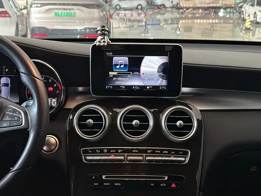 Mercedes-Benz GLC 2018 — фото 11