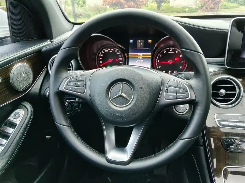 Mercedes-Benz GLC 2018 — фото 17